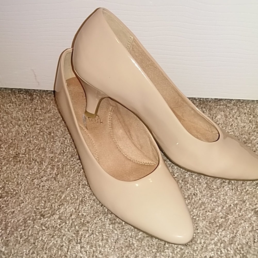 Aerosoles kitten heels